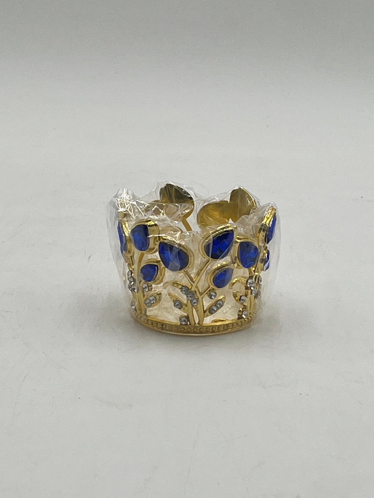 Mini decorative crown for floral arrangements, cakes- perfect for weddings, showers & crafts. Sold individually by floralsuppliespoint1.com