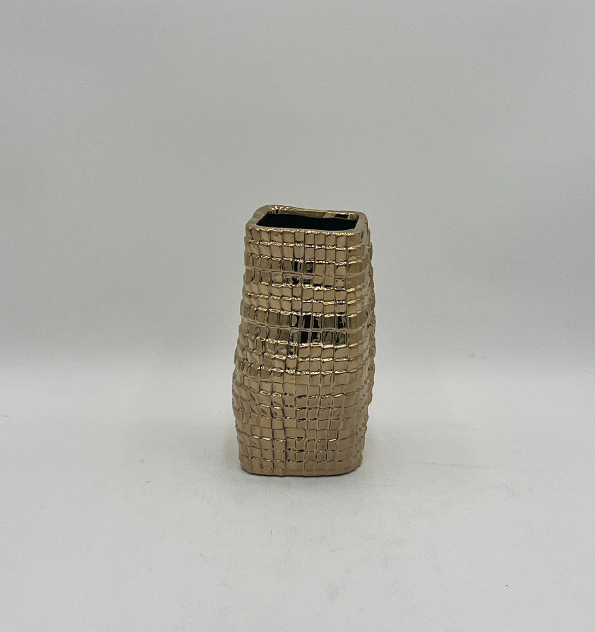 Tesserae Matrix ceramic vases in gold and silver with textured mosaic design. Modern luxury décor for floral arrangements sold by floralsuppliespoint1.com.
