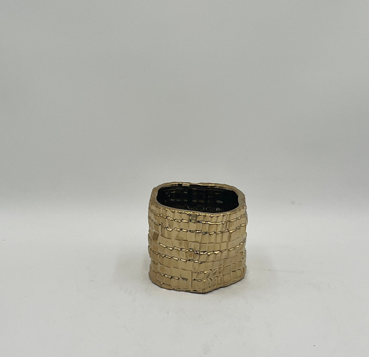 Tesserae Matrix ceramic vases in gold and silver with textured mosaic design. Modern luxury décor for floral arrangements sold by floralsuppliespoint1.com.