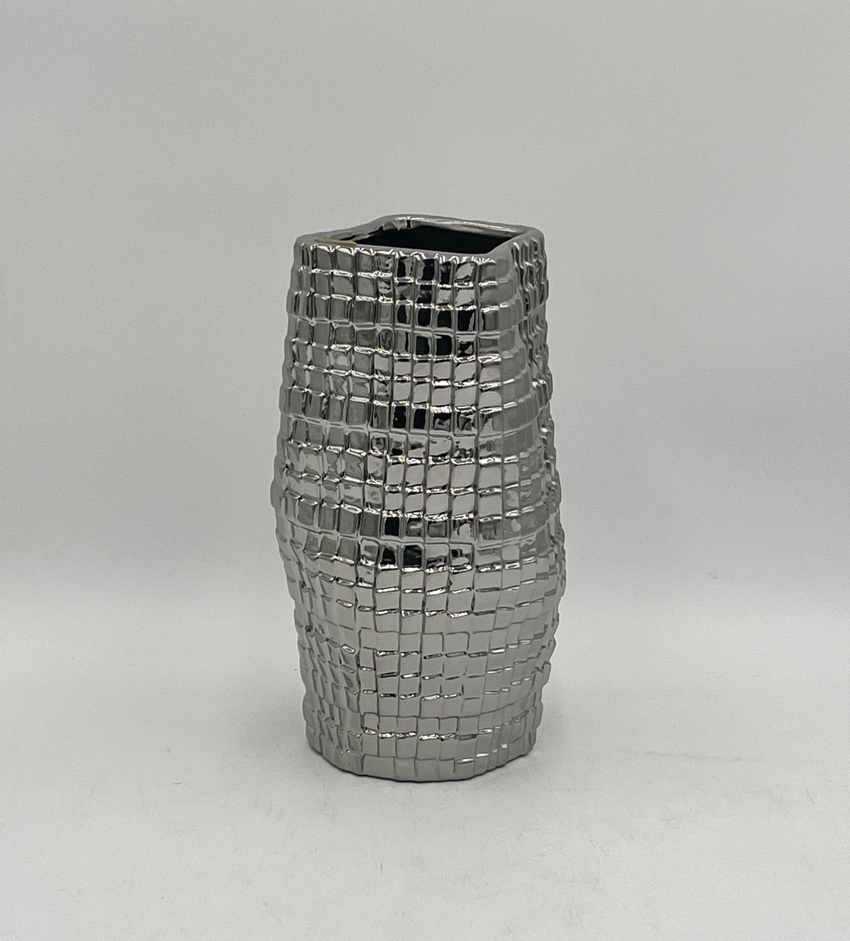 Tesserae Matrix ceramic vases in gold and silver with textured mosaic design. Modern luxury décor for floral arrangements sold by floralsuppliespoint1.com.