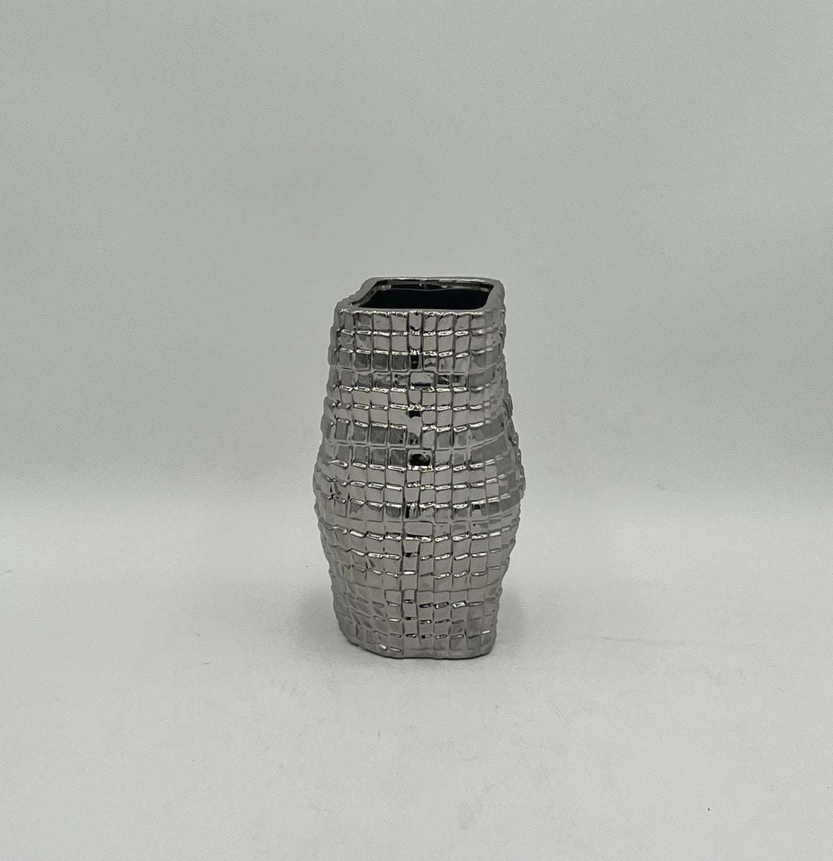 Tesserae Matrix ceramic vases in gold and silver with textured mosaic design. Modern luxury décor for floral arrangements sold by floralsuppliespoint1.com.