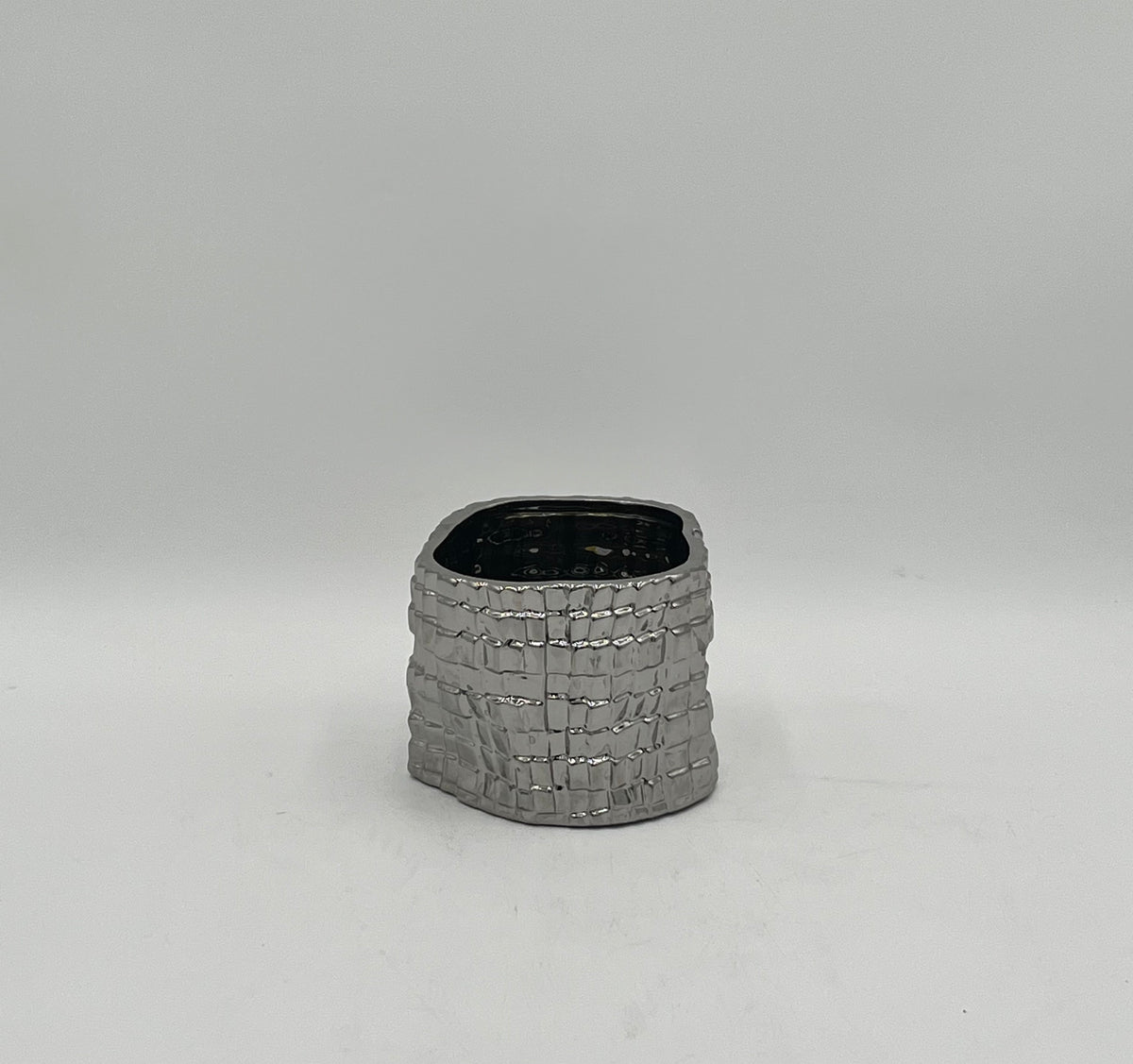 Tesserae Matrix ceramic vases in gold and silver with textured mosaic design. Modern luxury décor for floral arrangements sold by floralsuppliespoint1.com.