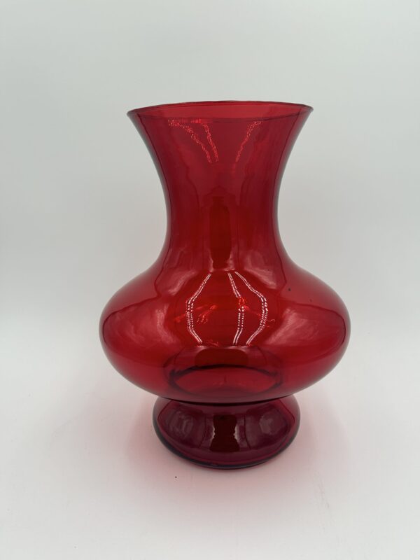 LG Bambino Vase Red - Bold and vibrant home decor accent